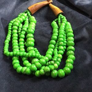 Green short necklace